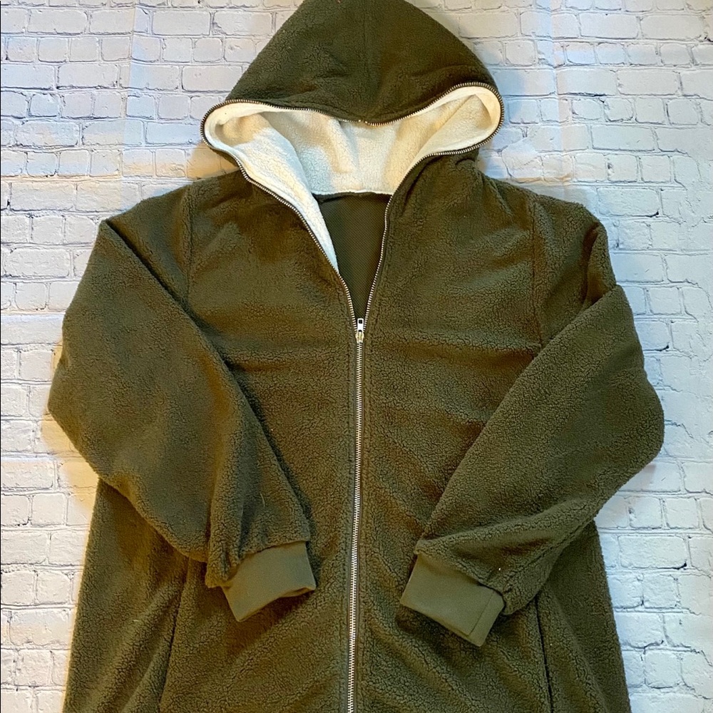 Zip up Sherpa sweatshirt NWOT